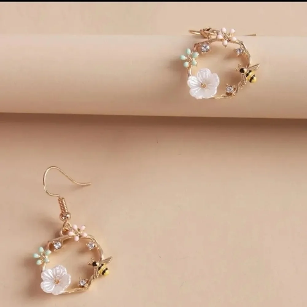 14K Gold Plated Bee Flower Dangle Earrings‎ with Pink Pearl's and Cubic Zirconia